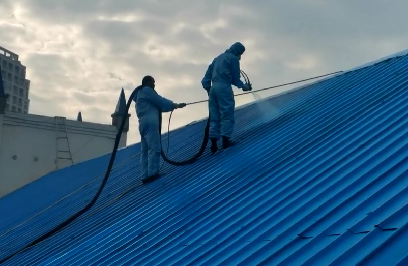 彩鋼瓦房保溫噴涂性價比優選,京華邦威聚氨酯噴涂設備廠家!